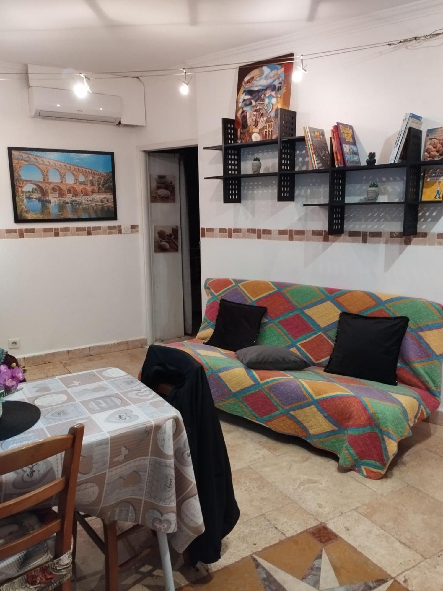 Tres Bel Appartement Cosy Et Chaleureux A نيم المظهر الخارجي الصورة