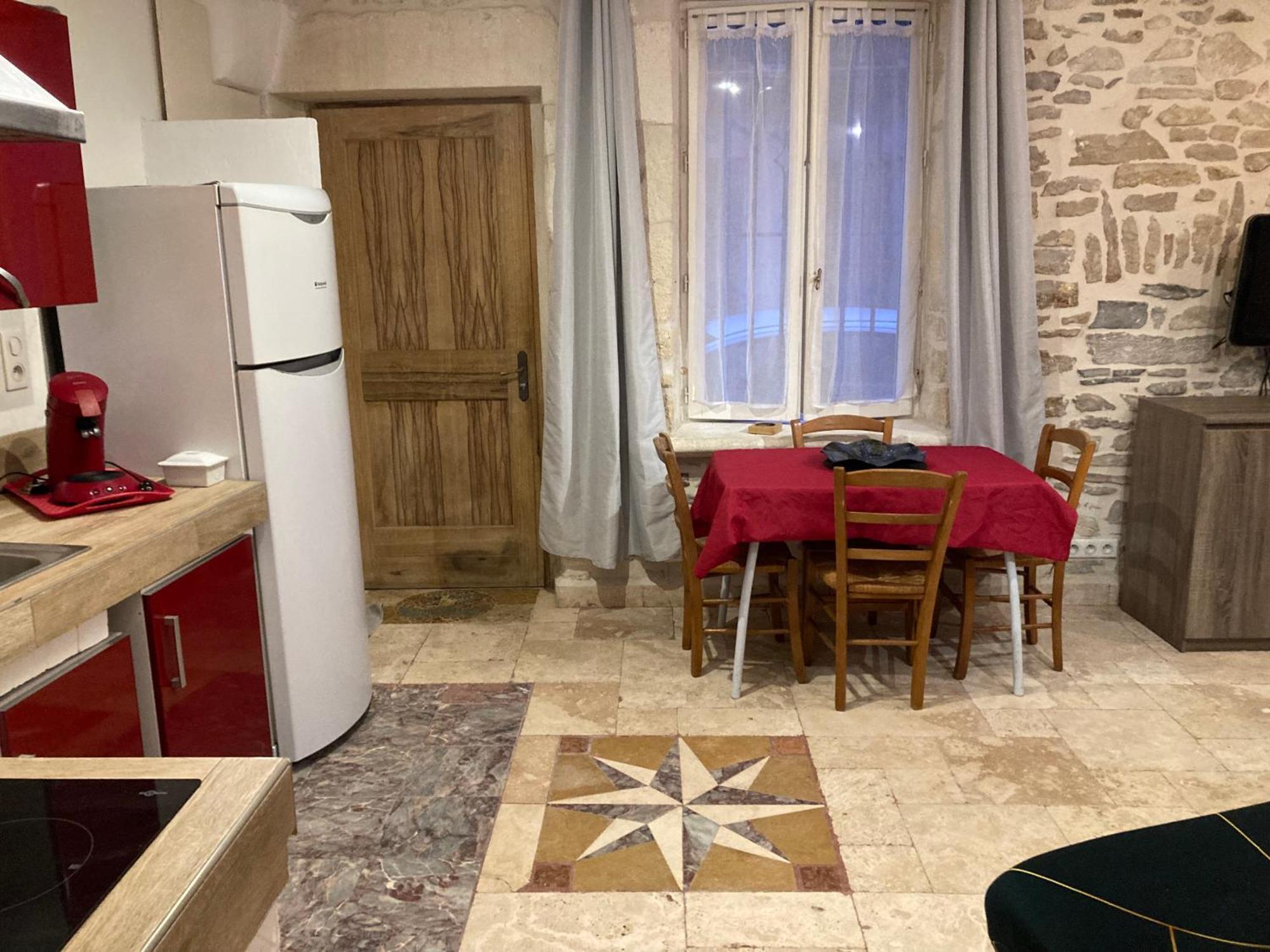 Tres Bel Appartement Cosy Et Chaleureux A نيم المظهر الخارجي الصورة